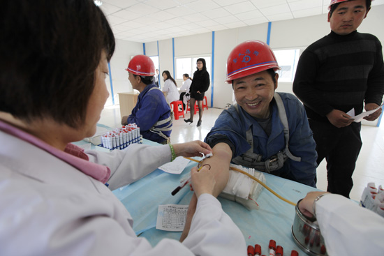 中环集团携手团市委为合肥市农民工免费体检